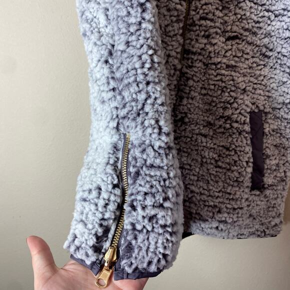 NEW Thread & Supply Purple Sherpa Quilted Reversible Vest Size Medium - Picture 5 of 11